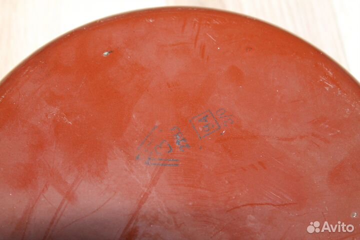 Новая эмалированная кастрюля