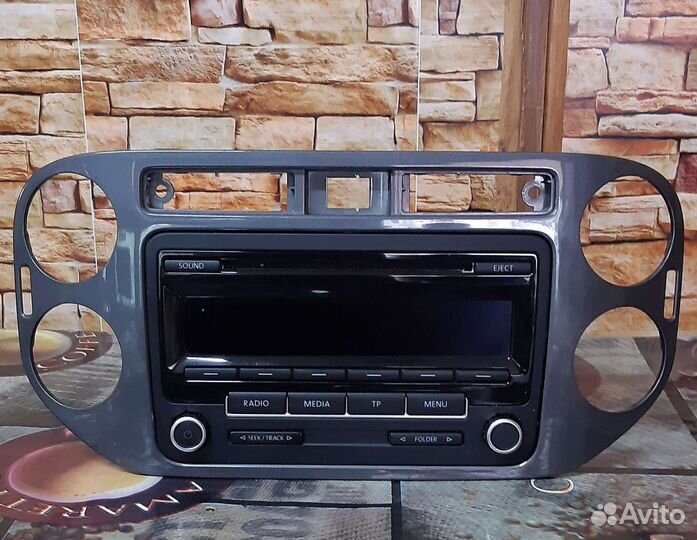 Штатная магнитола на volkswagen tiguan
