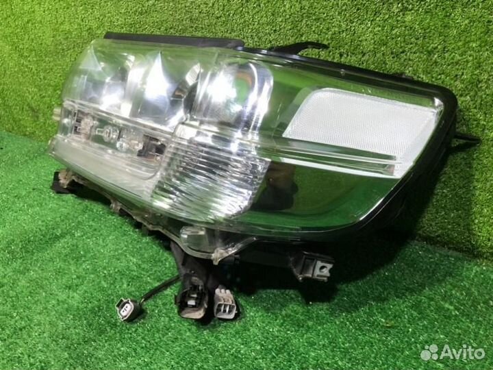 Фара левая Toyota Land Cruiser