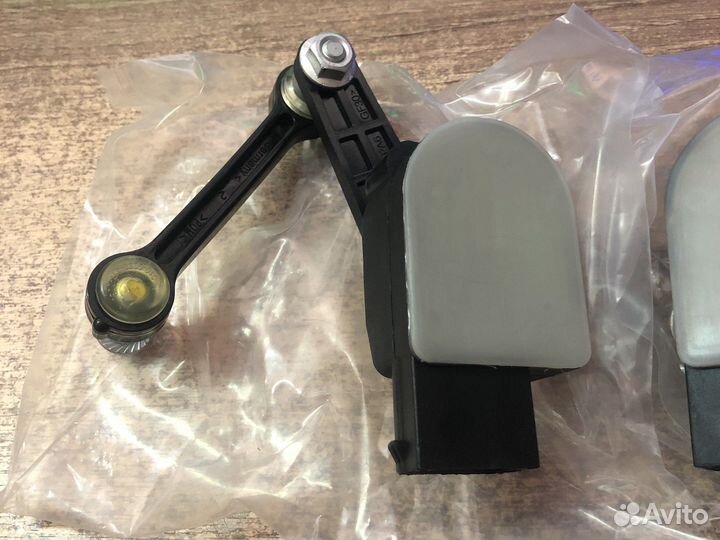 Датчик положения кузова 7L0616571D