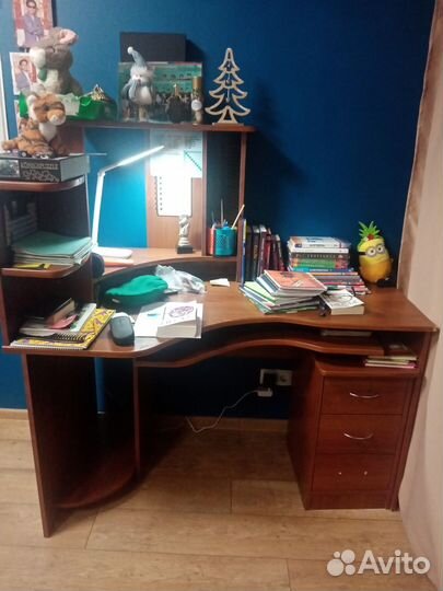 Компьютерный и школьный стол