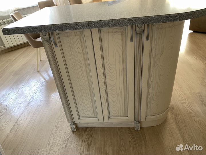 Островок-барный столик