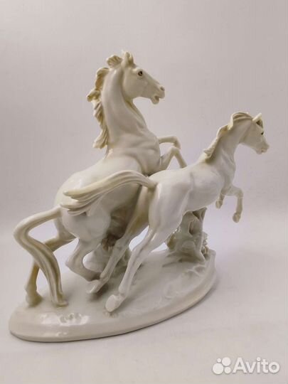 Статуэтка фарфор Лошади Volkstedt 1930е