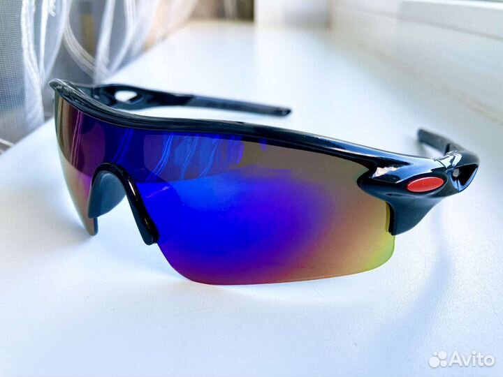 Чëрные спортивные очки