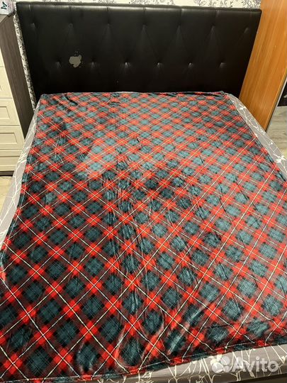 Кровать двухспальная с подъёмным механизмом