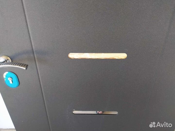 Дверь входная металлическая от застройщика