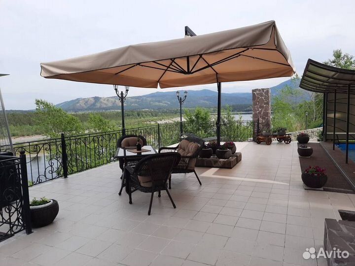 Прочные уличные зонты для летнего кафе и ресторана