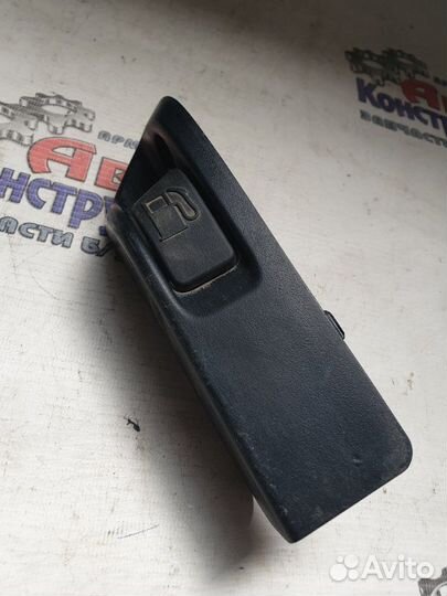 Кнопка открывания бензобака Toyota Prius хэтчбек