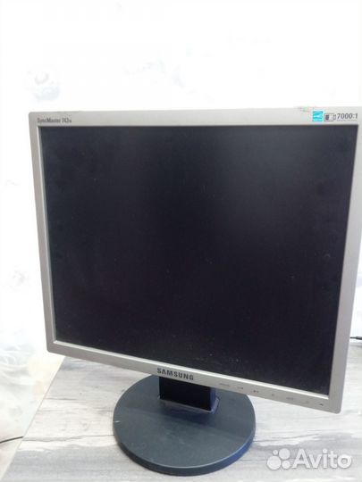 Монитор Samsung 16