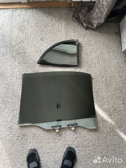 Заднее стекло правое тайота Corona ST190