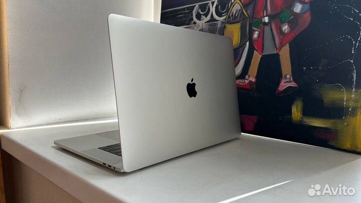 MacBook Pro 15 2019 16/512 как новый