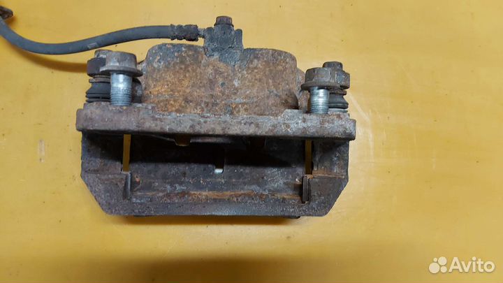 Суппорт передний левый Acura MDX YD2 2007-2012