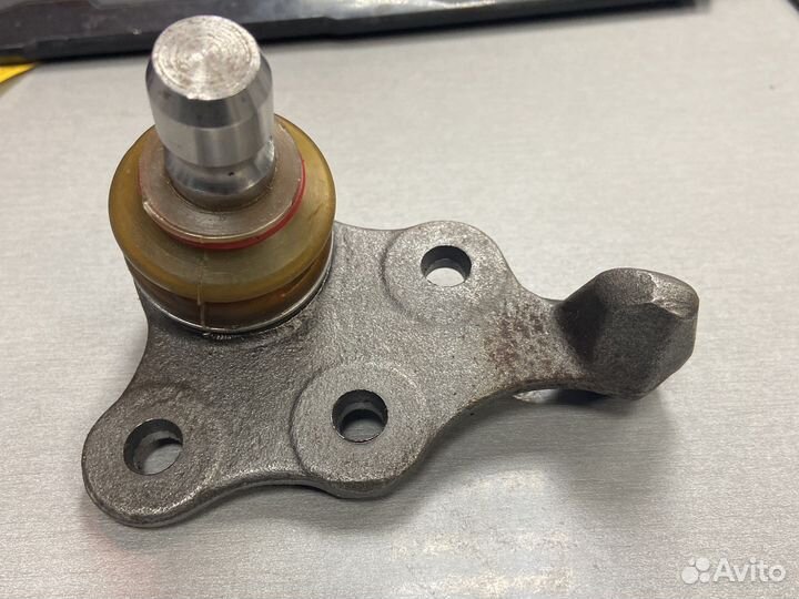 Шаровая опора Omega A правая новая