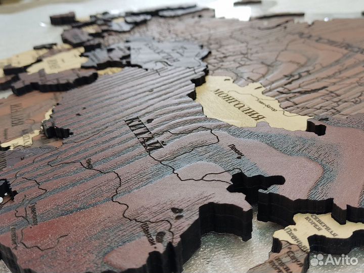 Карта мира из дерева с глубокой фактурой Рейнфорес