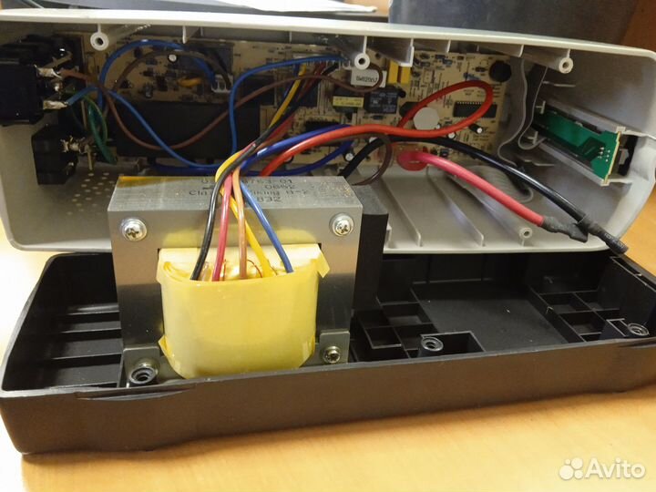 Источник бесперебойного питания Riello