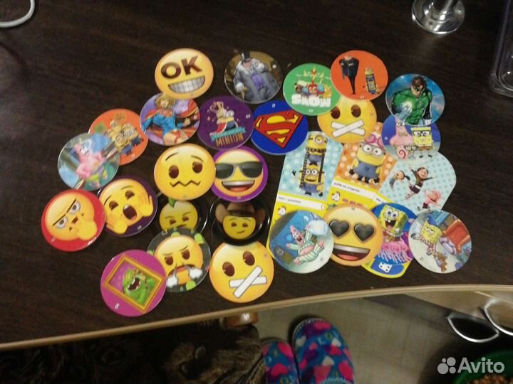 Фишки (несколько с наклейками)