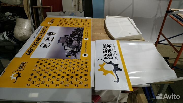 Печать наклеек, печать стикеров, печать на пленке