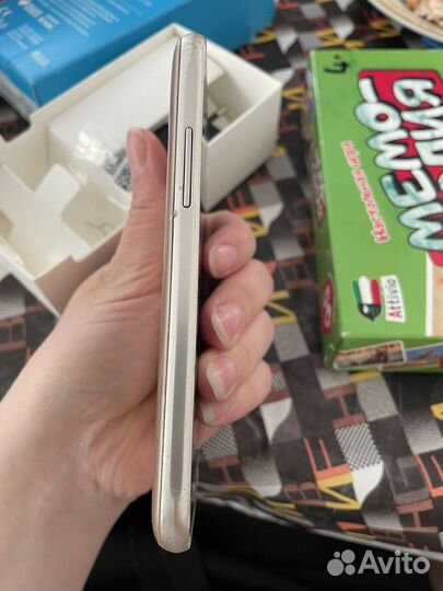 Телефон Samsung J3