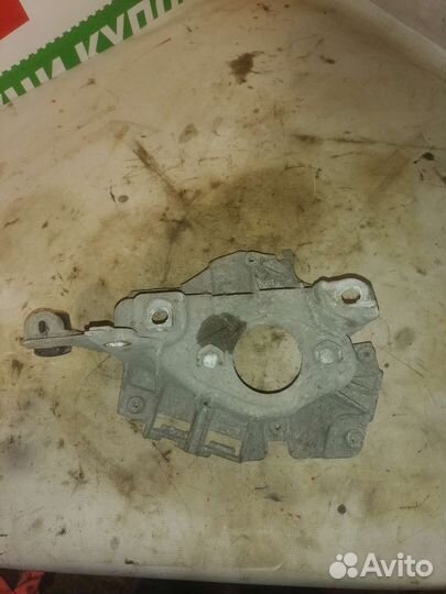 Крышка двигателя Renault clio