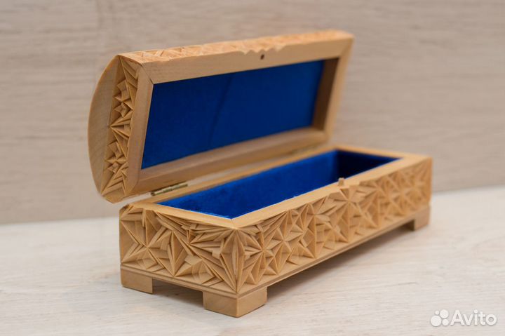 Резная шкатулка