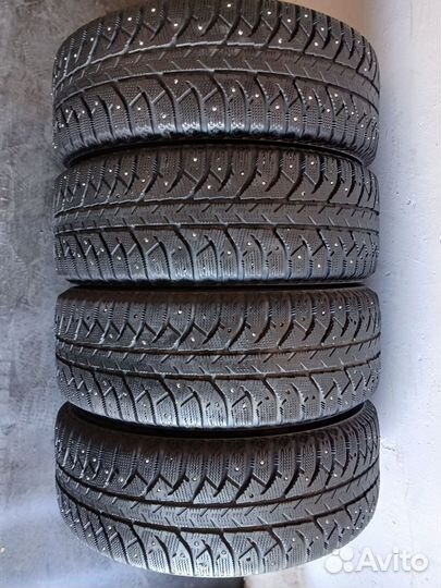 Bridgestone Ice Cruiser 7000 205/60 R16