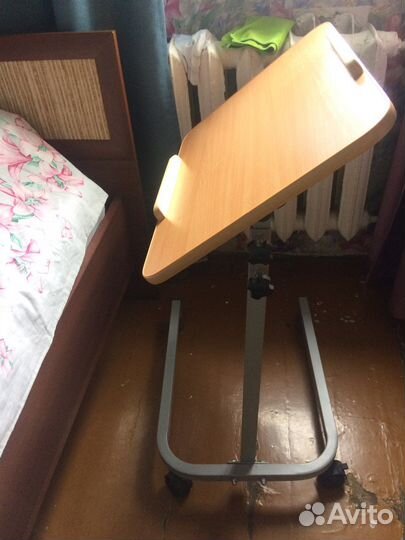 Передвижной столик