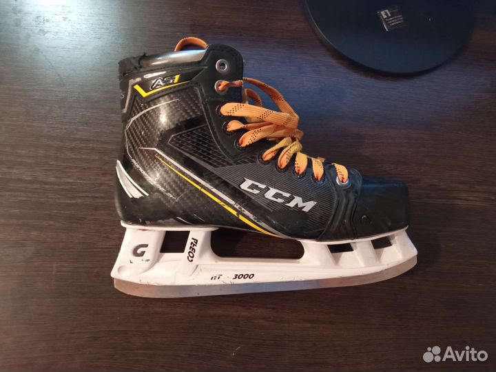Коньки хоккейные