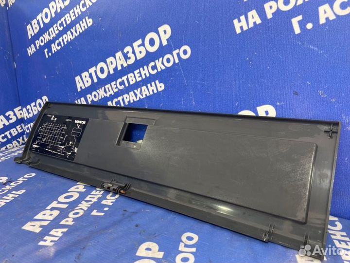 Крышка передней консоли. Scania P094Cb6X4Hz260