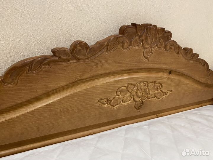 Кровать из массива