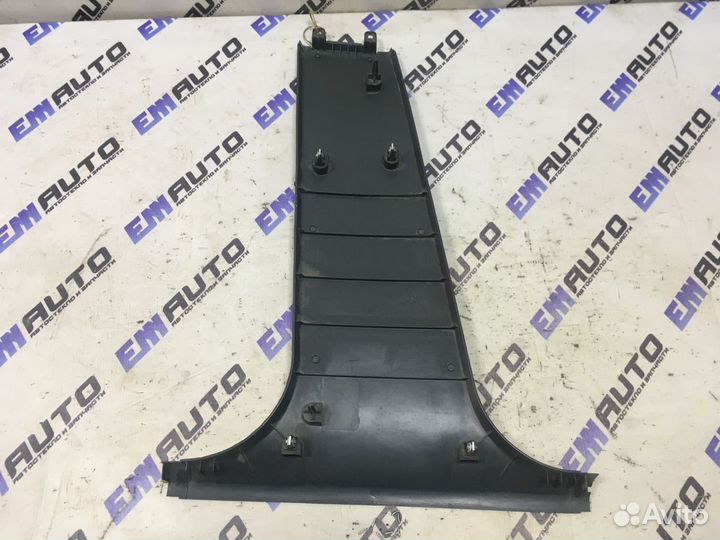 Накладка центральной стойки правая Форд Фокус 2