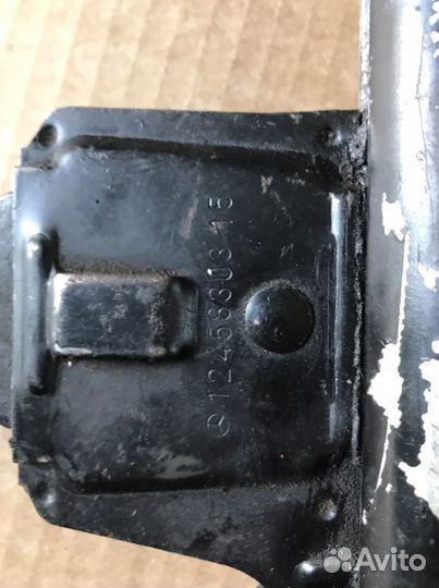 Домкрат Mercedes W124 (296)