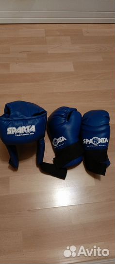 Боксерские перчатки,шлем
