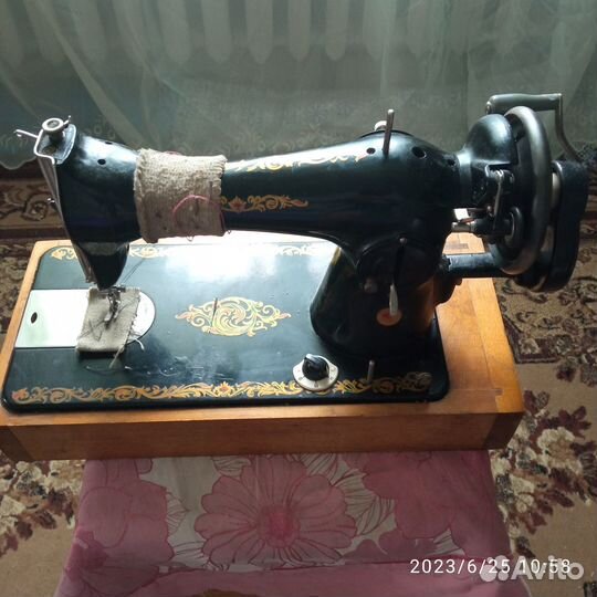 Швейная машина 