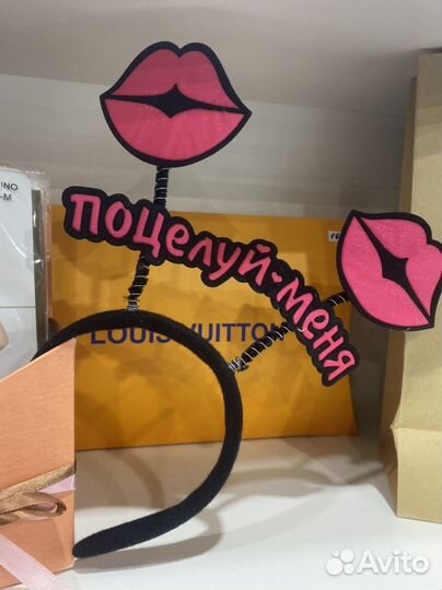 Ободок прикол поцелуй меня