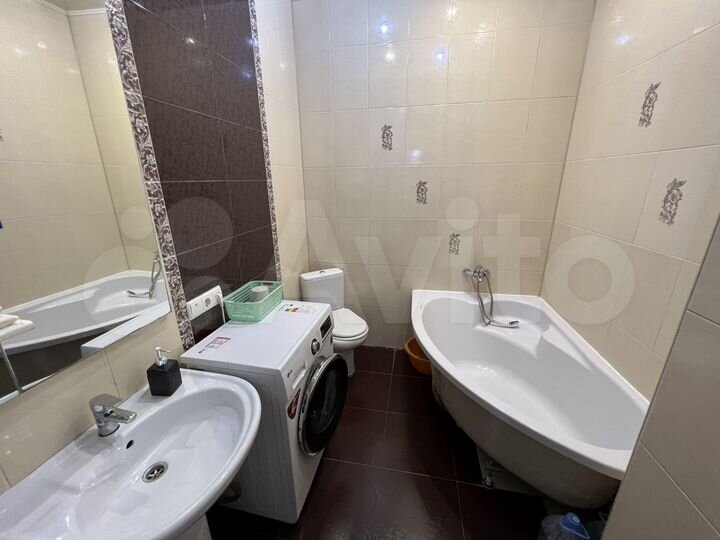 4-к. квартира, 102 м², 1/4 эт.