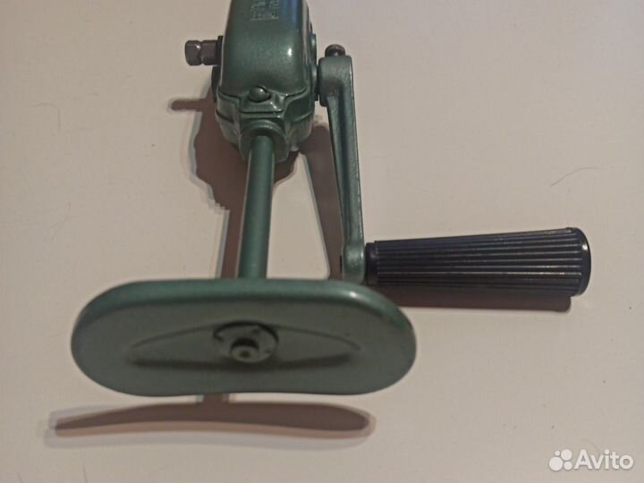 Раритетная дрель ручная механическая двускоростная