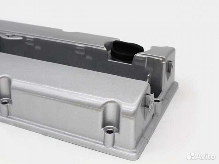 Алюминиевая клапанная крышка Opel Zafira 55564395