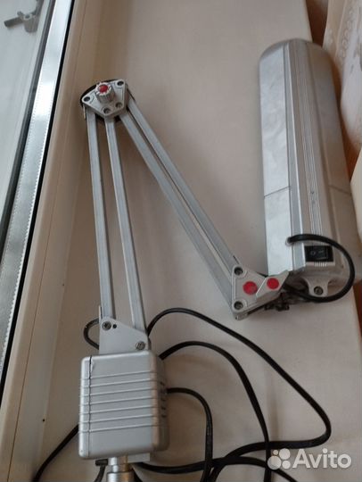 Светильник настольныи