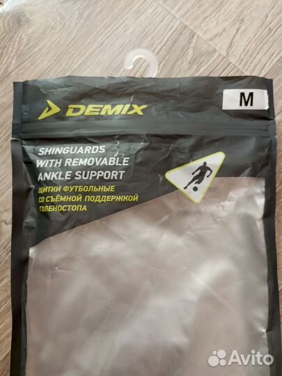 Щитки футбольные demix