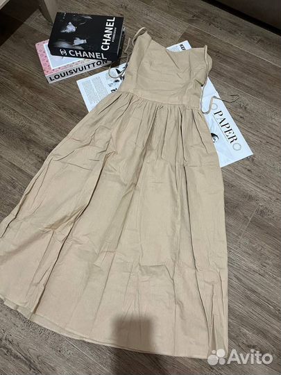 Платье и костюм, Елена