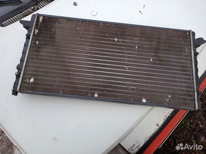 Радиатор охлаждения на Ford Focus 2 1,6
