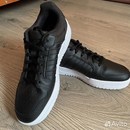 Кроссовки adidas