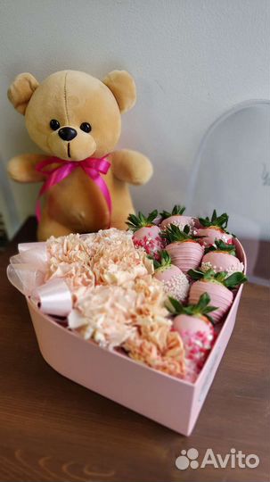 Сердце, клубника, цветы