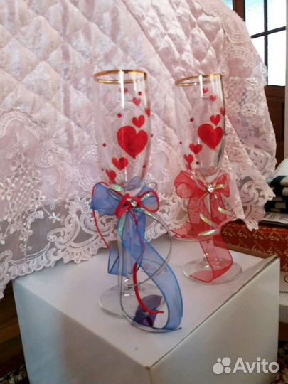 Бокалы и подушка сердечко