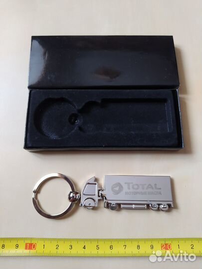 Брелок грузовик с логотипом