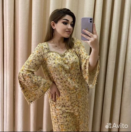 Швея национальных платьев