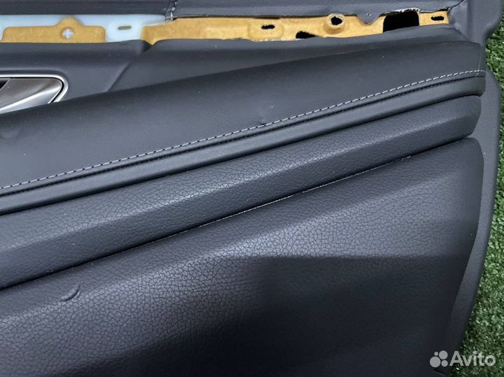 Обшивка двери передняя правая Mercedes-Benz