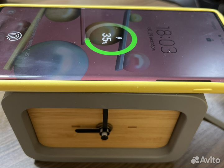 Часы с беспроводной зарядкой