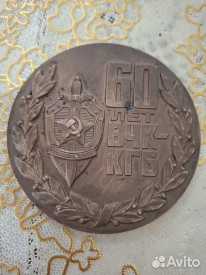 Настольная медаль