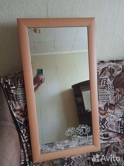 Зеркало настенное в раме